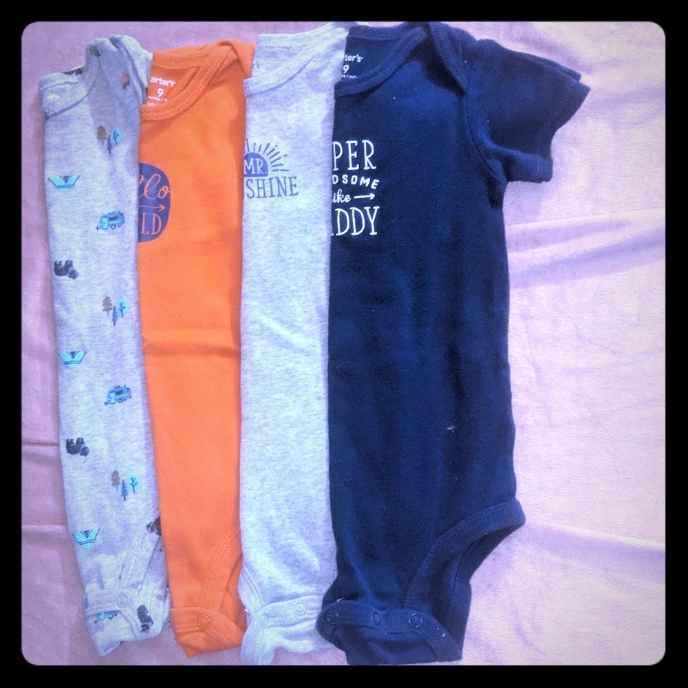 (4) boys 6-9 month onesie bundle (carters)